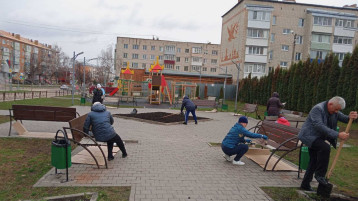 Продолжаем наводить порядок на субботниках Продолжаем наводить порядок на субботниках.
